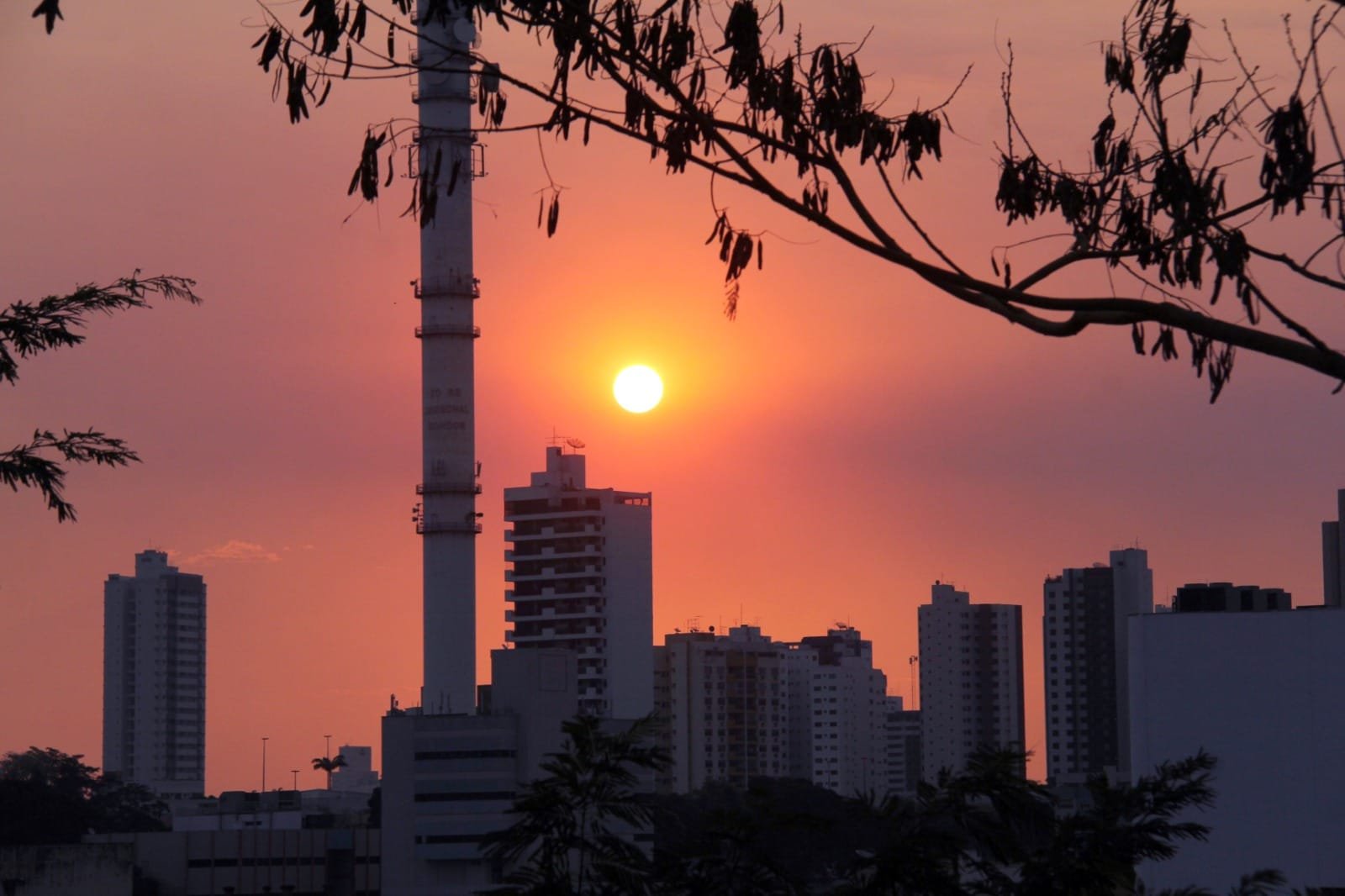 Defesa Civil alerta para calor de até 40°C e umidade abaixo de 20% em Cuiabá até terça-feira