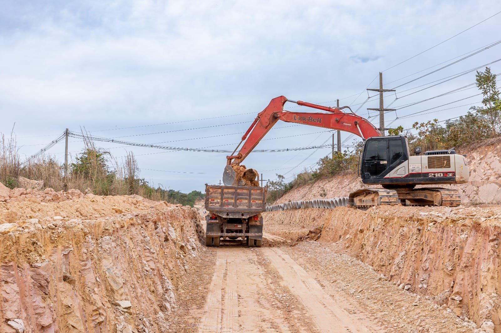 Obras no Contorno Leste avançam em várias frentes de trabalho em Cuiabá