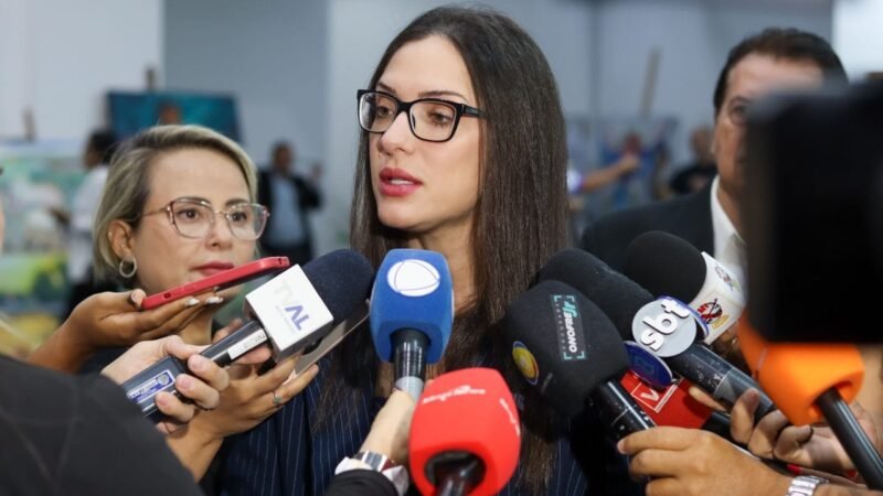 PL Nacional fecha aliança com Janaina e deputada terá apoio de Flávio Bolsonaro e Michelle