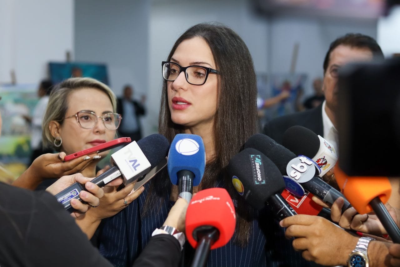 PL Nacional fecha aliança com Janaina e deputada terá apoio de Flávio Bolsonaro e Michelle