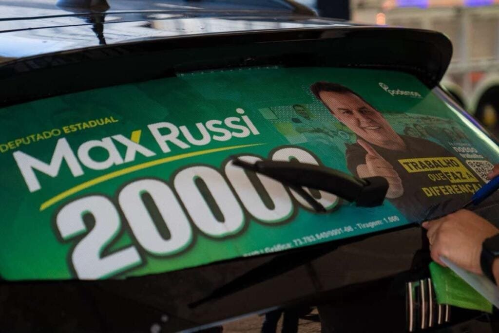 Primeiro ato de campanha de Max Russi reúne mais de 700 carros em adesivaço