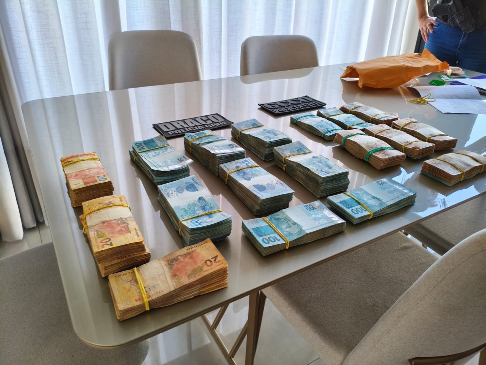 PC mira facção criminosa envolvida com tráfico de drogas e flagra integrante com  R$ 240 mil