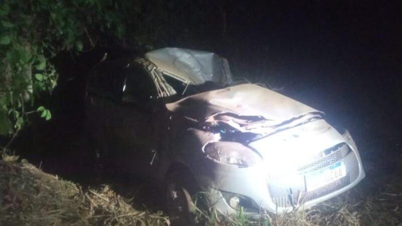Mãe e filho morrem após carro capotar em rodovia estadual e três pessoas ficam feridas