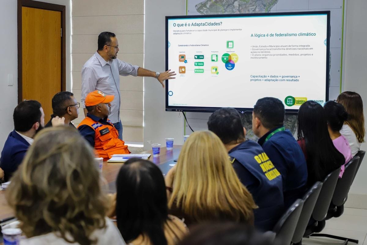 Prefeita mobiliza secretariado para plano contra riscos de alagamentos e queimadas