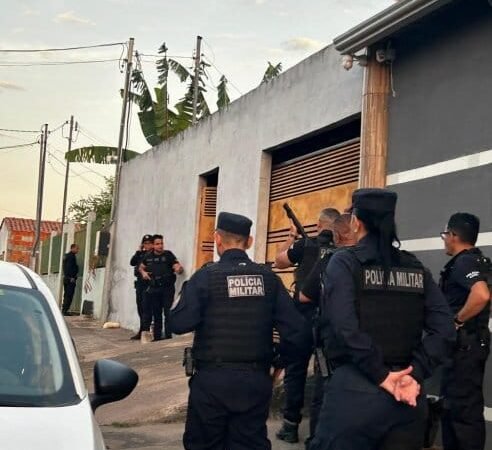 Filho de PM é preso em Cuiabá por participação em assaltos usando colete da corporação