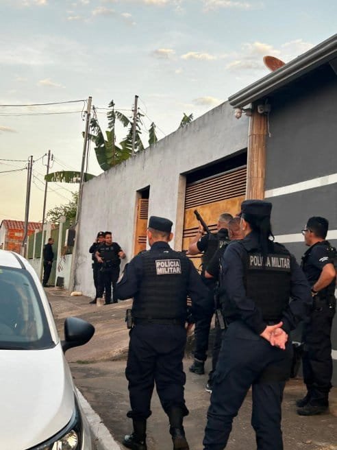 Filho de PM é preso em Cuiabá por participação em assaltos usando colete da corporação