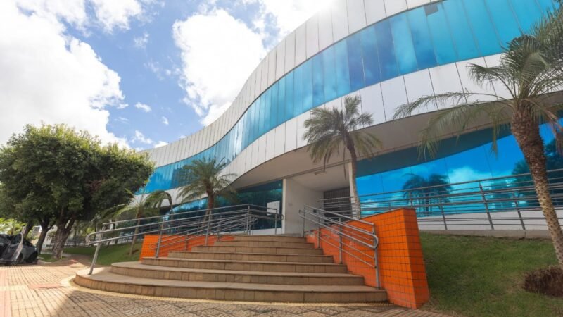Professora é demitida por faltar ao trabalho por mais de três anos e terá que devolver R$ 12 mil