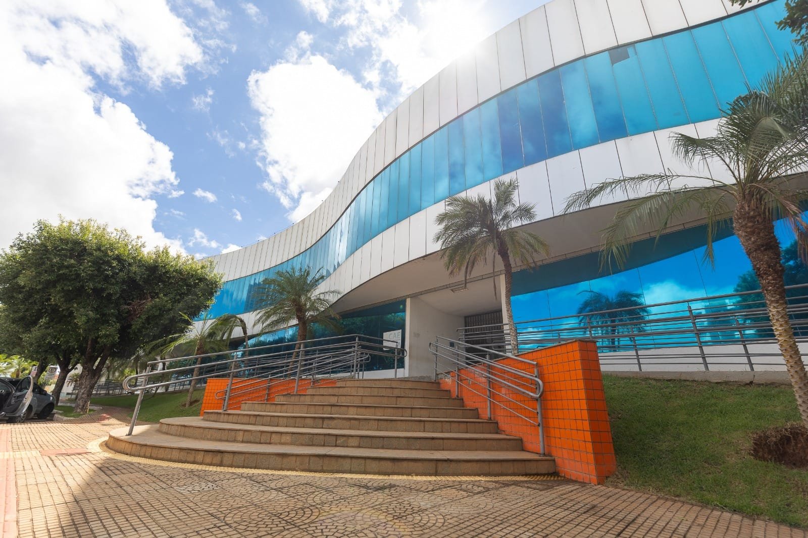 Professora é demitida por faltar ao trabalho por mais de três anos e terá que devolver R$ 12 mil