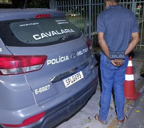Cavalaria da PM prende foragido da Justiça com 6 passagens criminais em bairro de Cuiabá