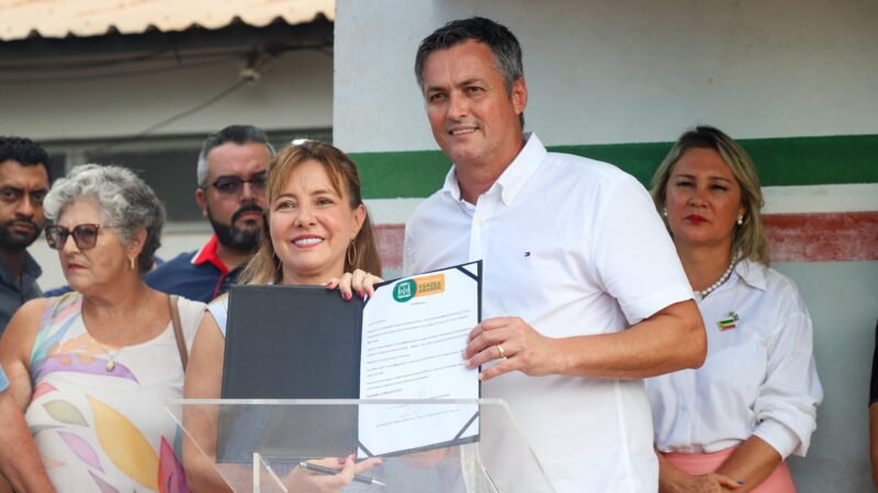 Prefeita Flávia Moretti descarta demissão de chefe do DAE flagrado com maços de dinheiro