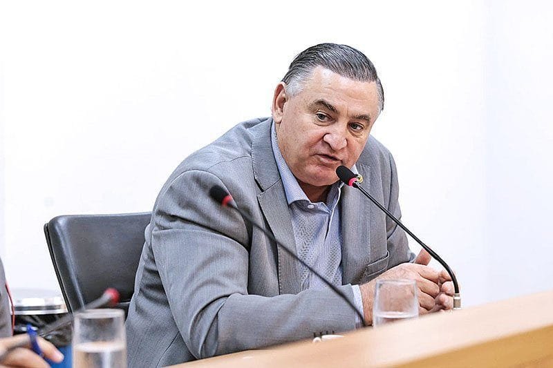Deputado defende que decisão  cabe ao governador e descarta “contaminação” por ação da PF
