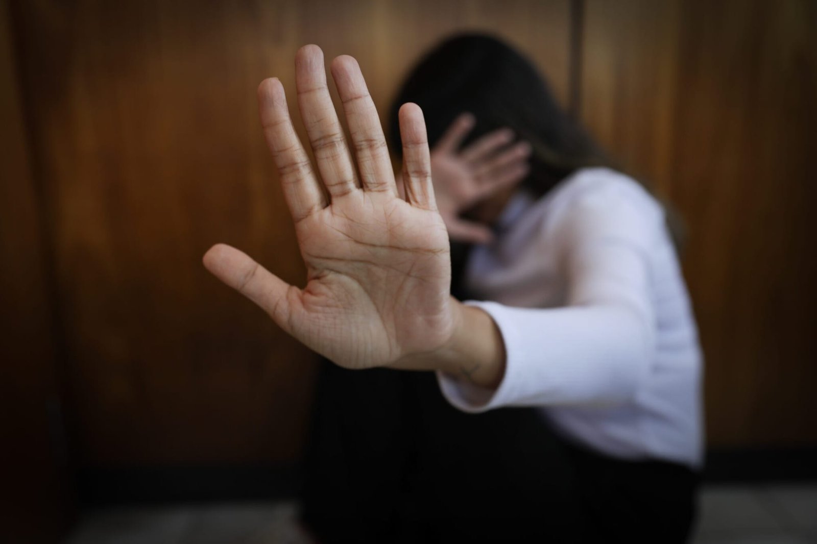 Homem é preso por tentar matar esposa enquanto ela dormia no interior de MT