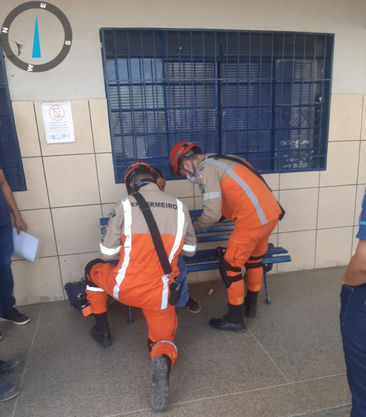 Corpo de Bombeiros socorre adolescente com falta de ar em escola