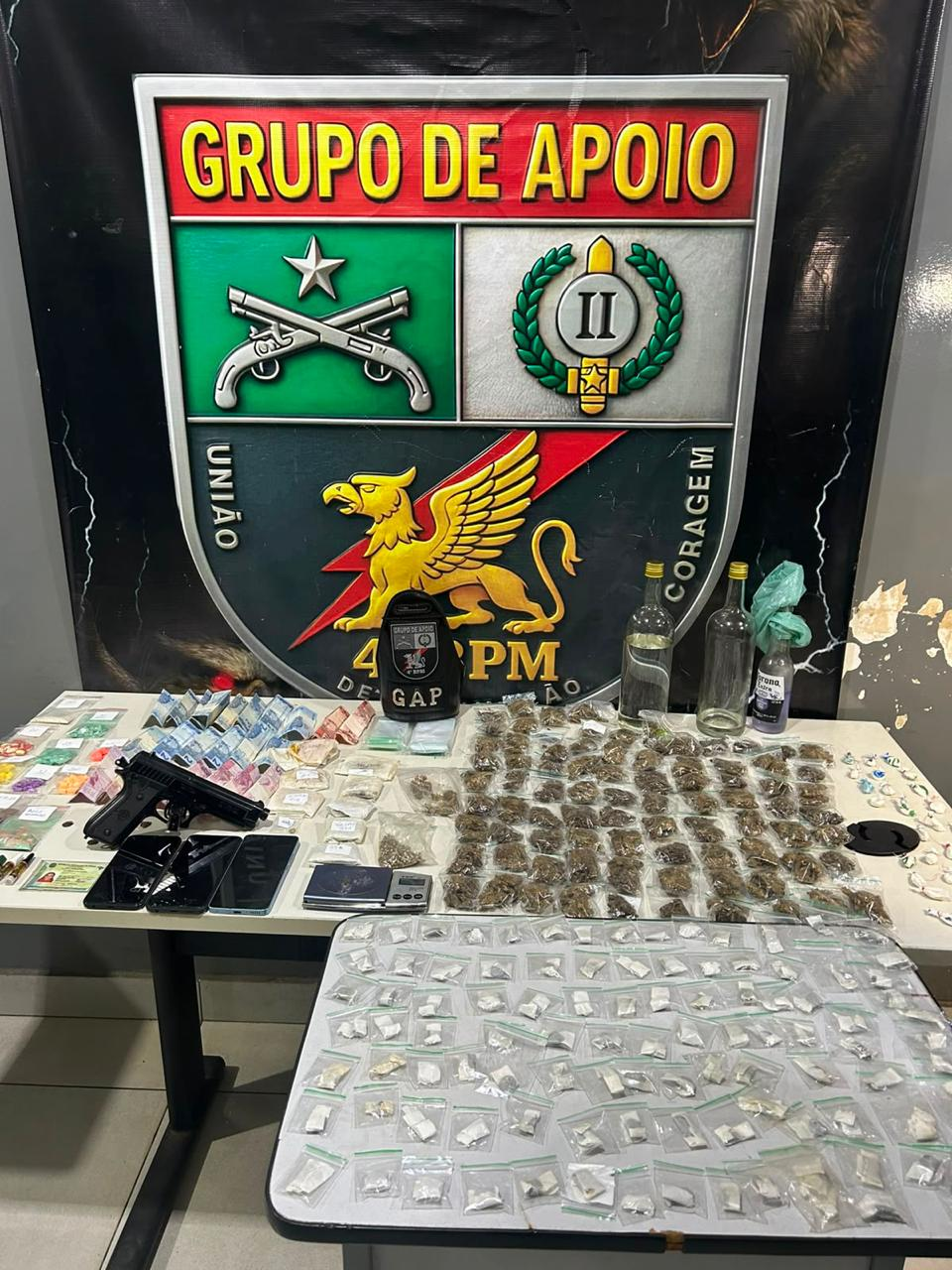 Traficante é preso com 148 ecstasy, 166 LSD e cocaína perto de posto de saúde