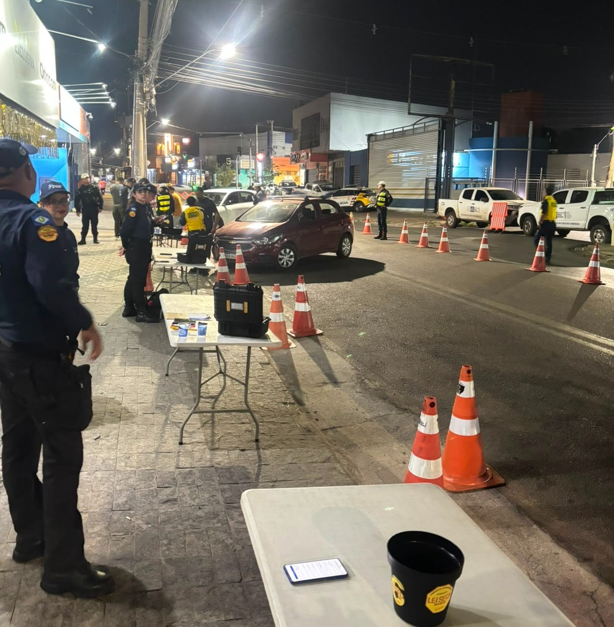 Operação Lei Seca prende três condutores por embriaguez ao volante em avenida de Cuiabá