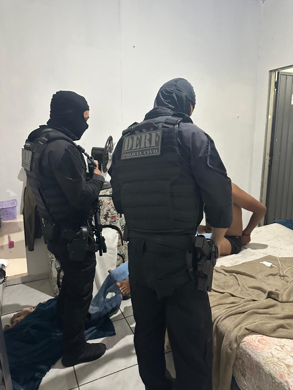 Faccionados investigados por tráfico e que monitoravam policiais são alvos da PC