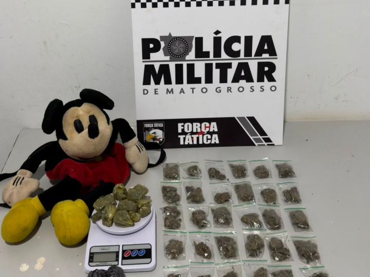 Força Tática apreende irmãos adolescentes com 47 porções de drogas em residência