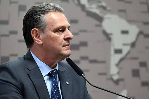 Ex- ministro sai em defesa do agro e critica fala de Flávio sobre mistura de etanol na gasolina