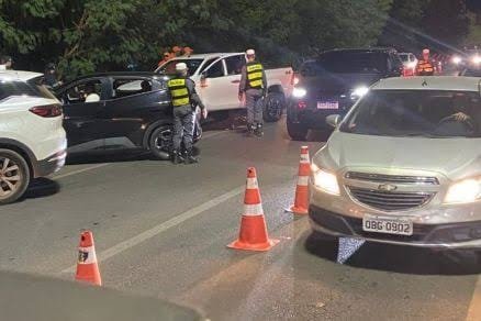 Operação Lei Seca prende dois motoristas por embriaguez em avenida de Várzea Grande