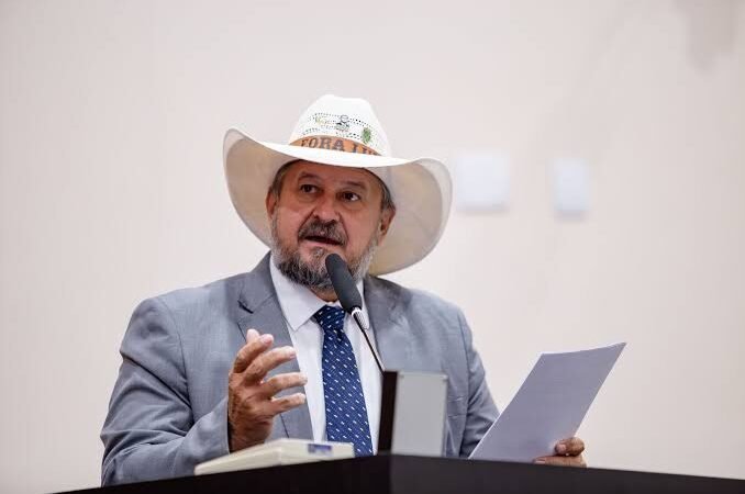 Cattani prevê quatro deputados pelo PL e nega receio com candidatura de primeira-dama
