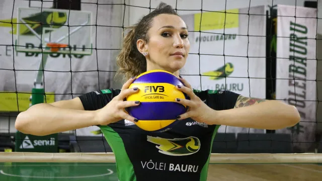Tifanny recebe apoio da torcida de vôlei do Osasco: ‘Ela nos representa’