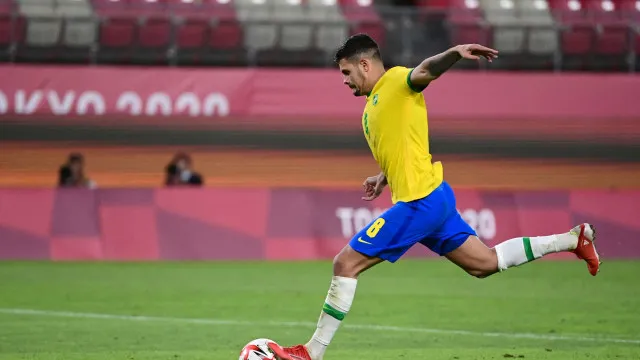 Arsenal encaminha contratação de Bruno Guimarães por quase R$ 600 milhões
