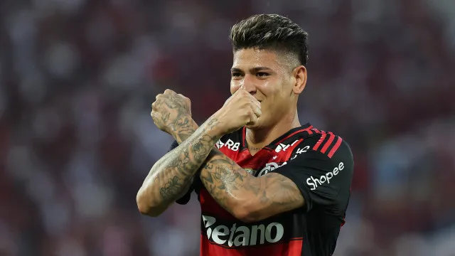 Carrascal desperta no Flamengo em temporada marcada por indisciplina