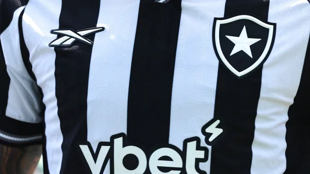 Zagueiro do Botafogo aciona protocolo antirracismo; caso não vai à súmula