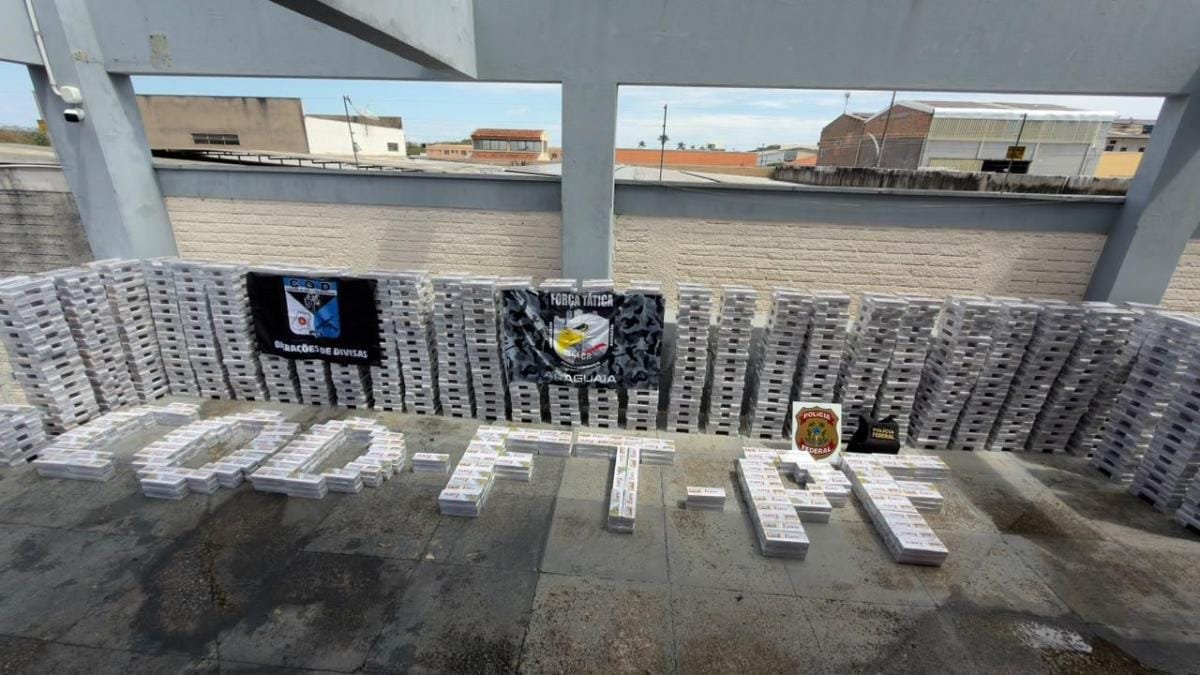 Caminhão com 500 mil cigarros contrabandeados do Paraguai é apreendido e motorista preso