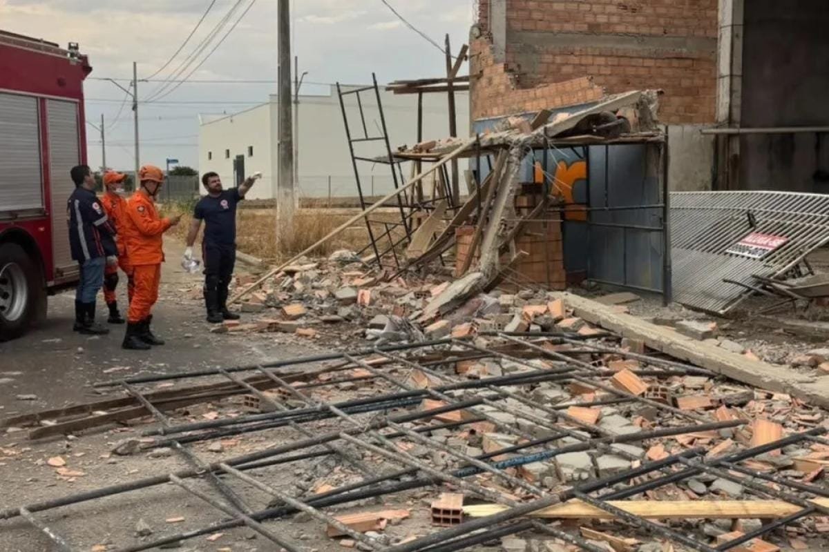 Desabamento de parede de nove metros mata pedreiro e deixa outro trabalhador ferido em MT