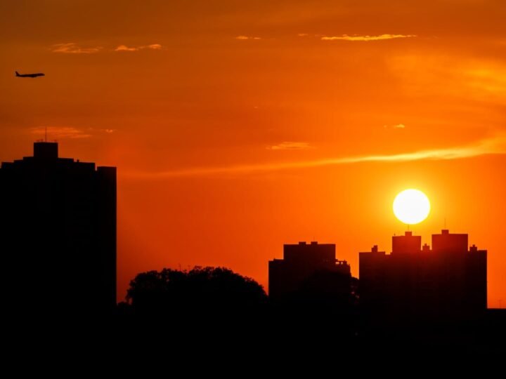 Cuiabá entra em alerta vermelho devido onda de calor e pode ultrapassar marca de 40 graus