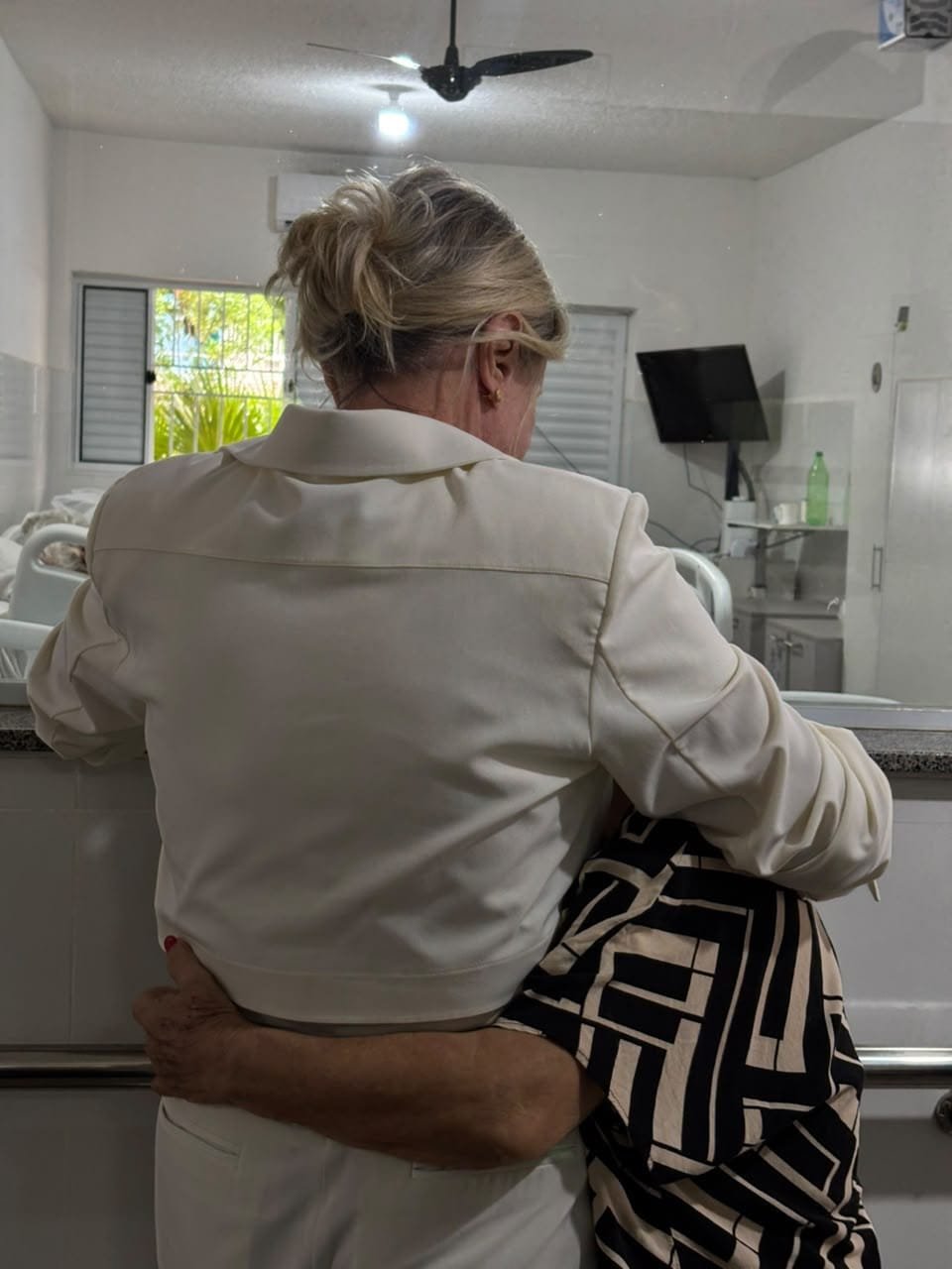 Margareth Buzetti recebe apoio da presidente do Abrigo Bom Jesus em Cuiabá