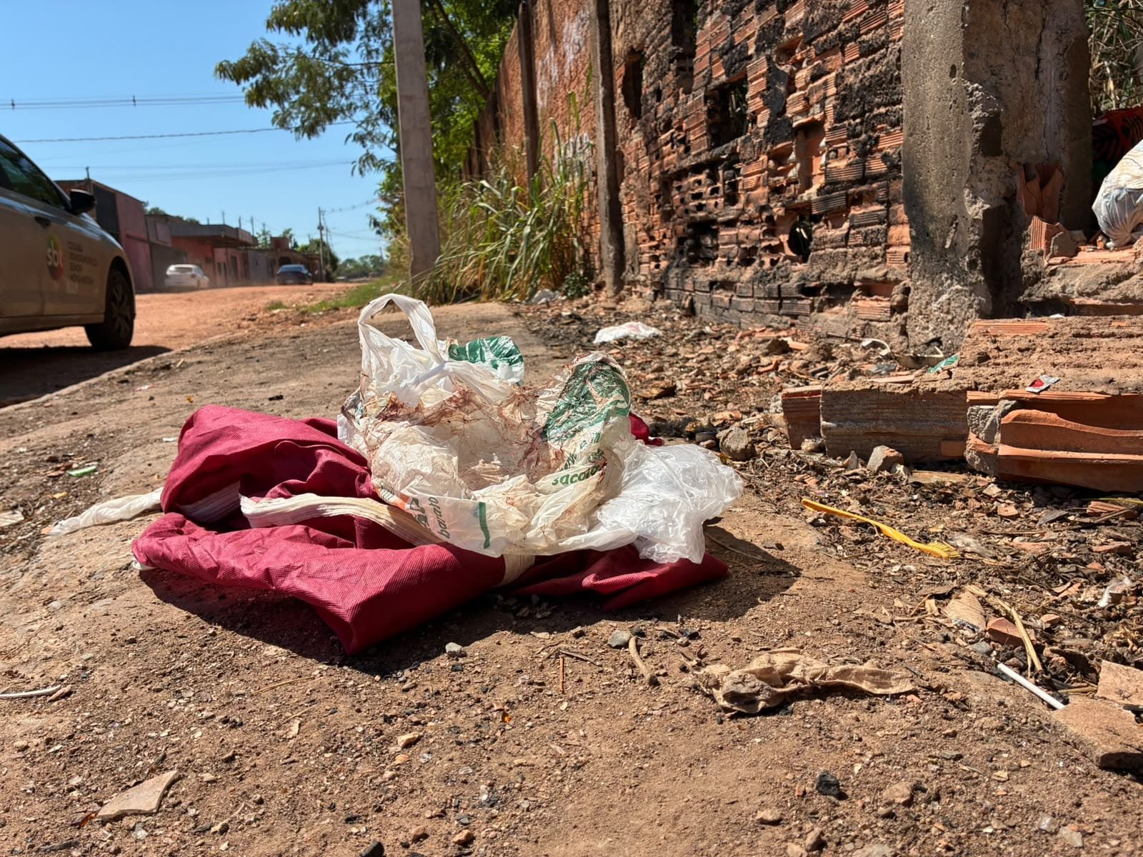 Catador de latinhas encontra recém-nascida morta em terreno baldio de bairro da capital