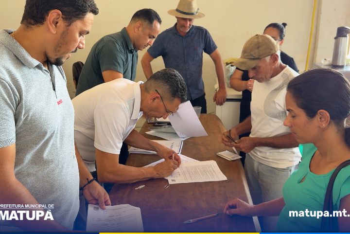 Prefeitura de Matupá realiza entrega de títulos definitivos pelo Programa Documento na Mão