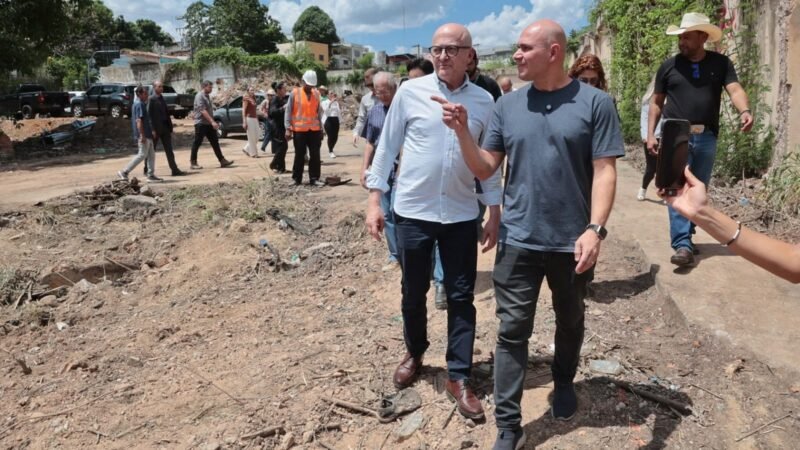 Abilio acompanha Pivetta em vistoria a obra do Largo do Rosário no Centro de Cuiabá