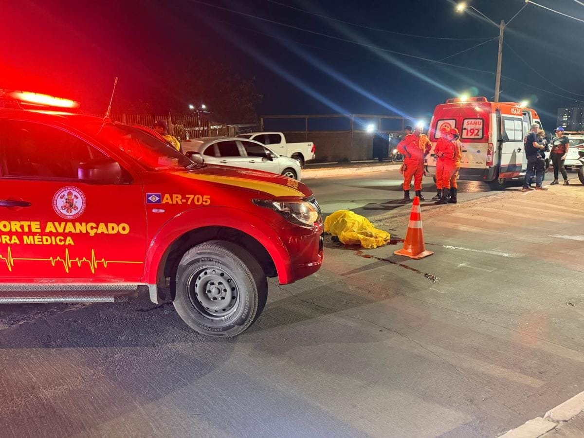 Idoso morre atropelado por moto em avenida de Cuiabá e condutor fica em estado grave