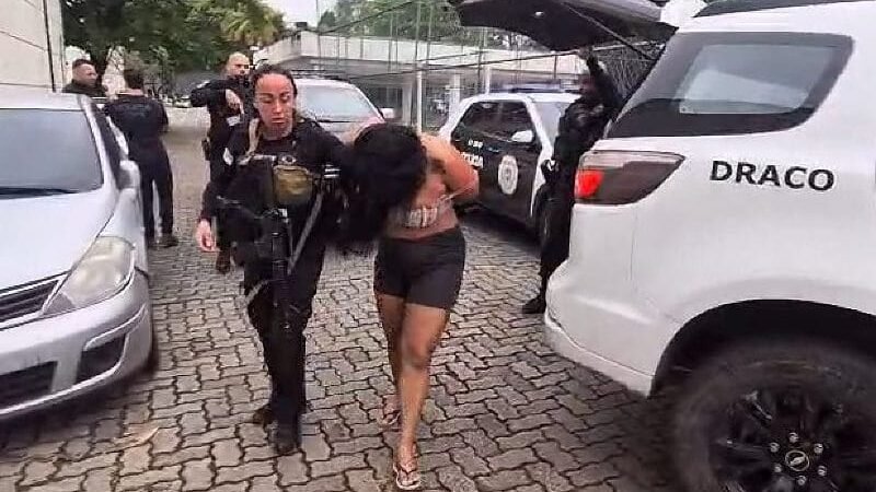 Alvo de operação contra extorsão e lavagem de dinheiro em MT é presa na praia de Copacabana
