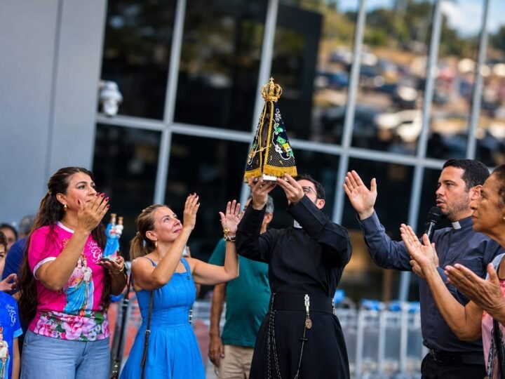 Fé e devoção marcam fim de semana com chegada de Nossa Senhora Aparecida