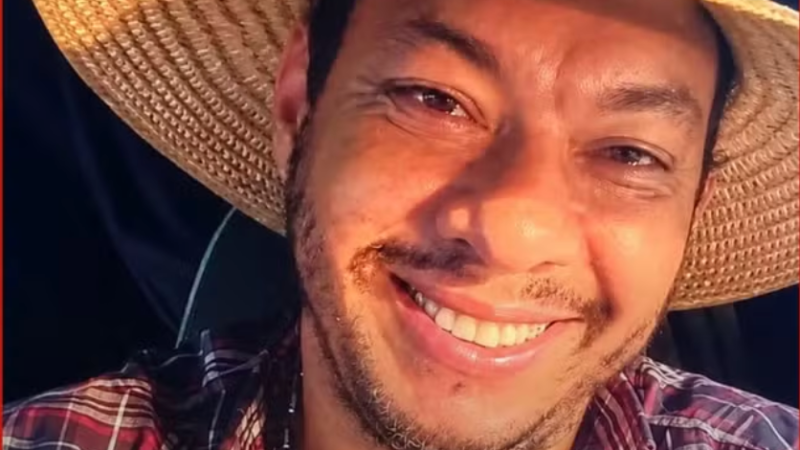 Dupla invade evento, mata homem a tiros e acaba espancada por populares