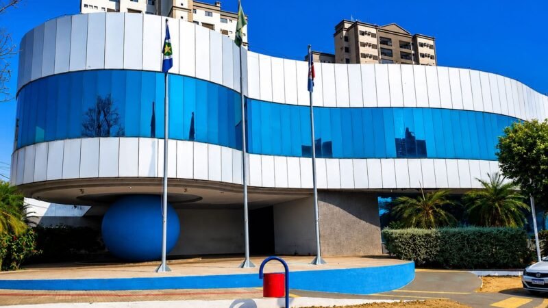 TCE mantém suspensão de sorteio de 12 Corollas a professores por prefeitura em MT