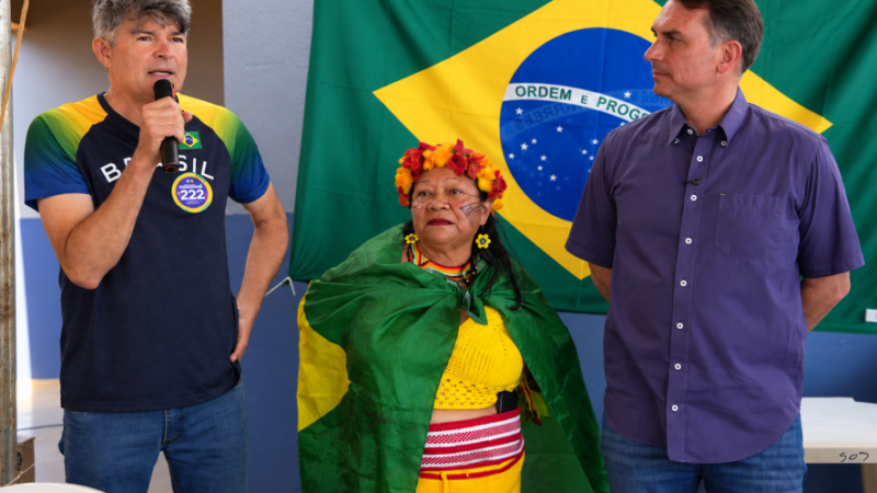 Flávio promete “enquadrar” ministros com Medeiros no Senado e Bolsonaro de volta ao Planalto