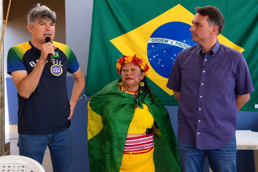 Flávio promete “enquadrar” ministros com Medeiros no Senado e Bolsonaro de volta ao Planalto