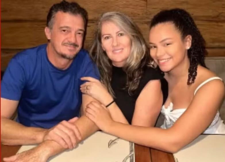 Casal de empresários morre em batida entre caminhonete e carreta; filha fica em estado grave