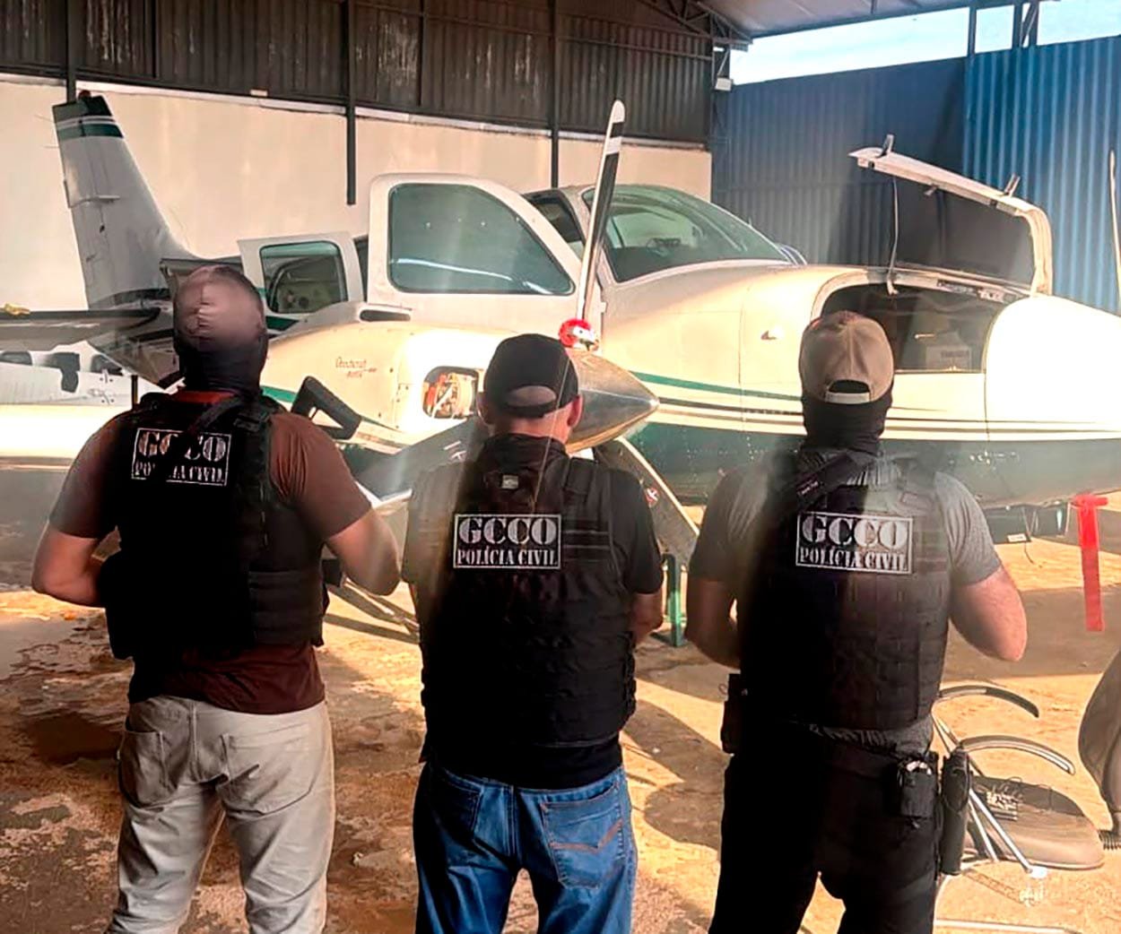 PC prende criminosos que planejavam assaltos a bancos e confisca avião que seria usado em fuga