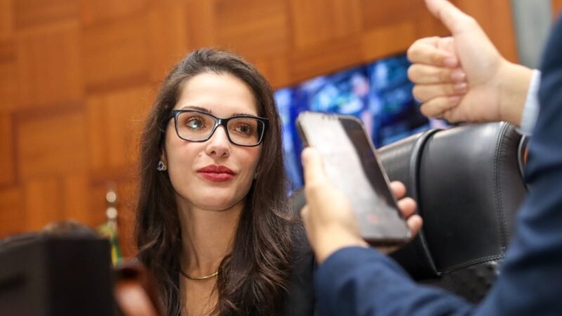 TRE segue STF e manda PL devolver tempo retirado de Janaína na televisão e no rádio
