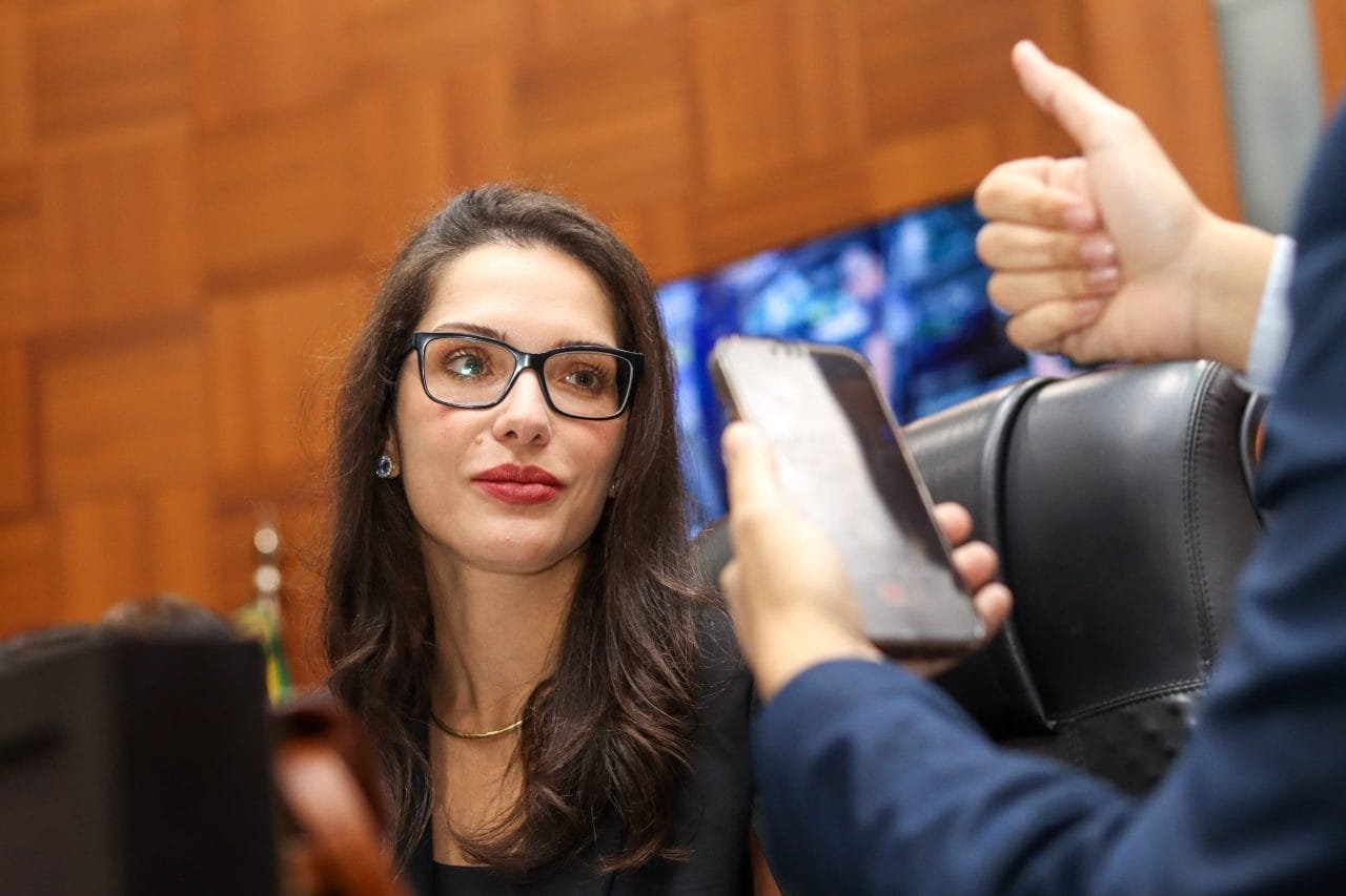 TRE segue STF e manda PL devolver tempo retirado de Janaína na televisão e no rádio