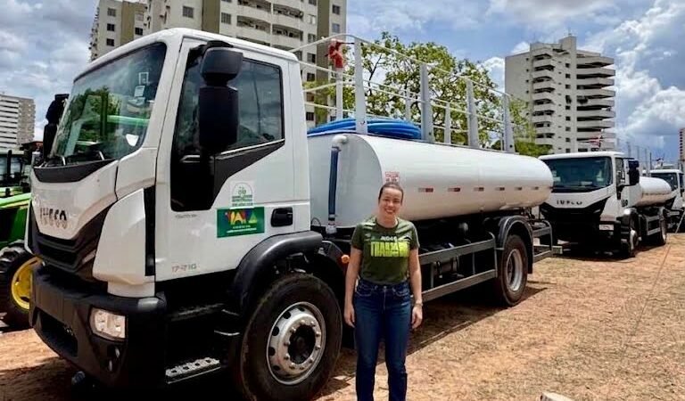 Máquinas de quase R$ 900 mil articuladas por Flavinha reforçam serviços públicos em Matupá