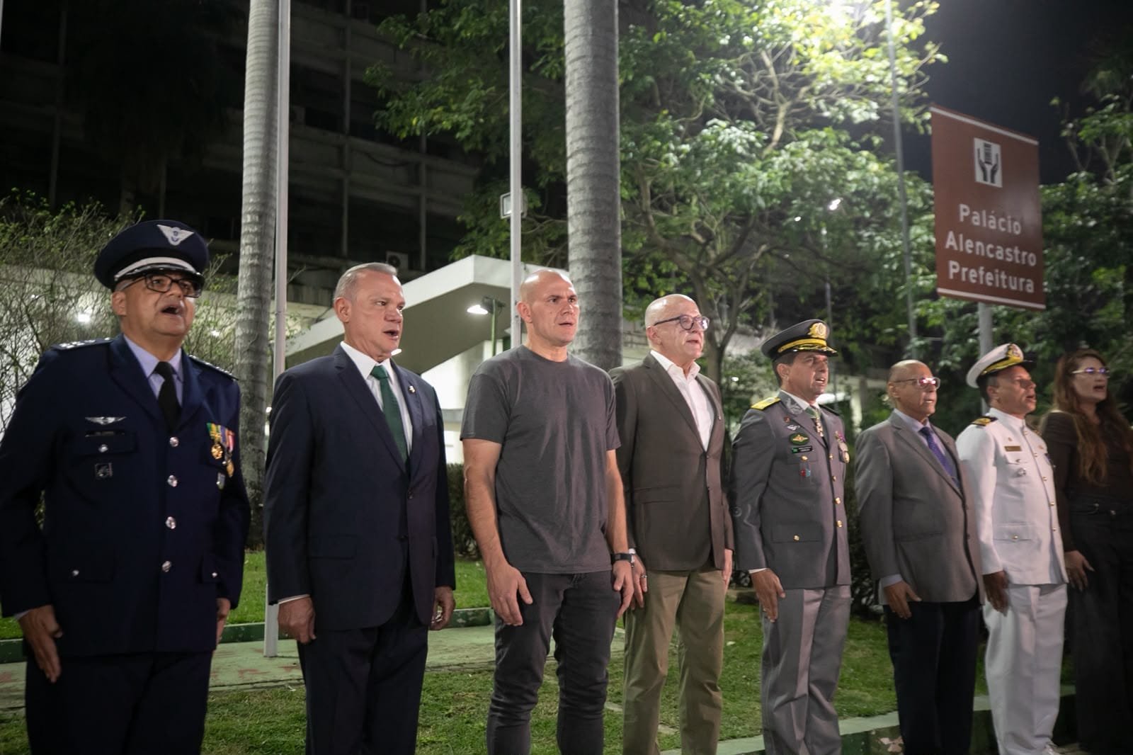 Pivetta e Wellington Fagundes dividem palanque durante desfile cívico 7 de Setembro em Cuiabá