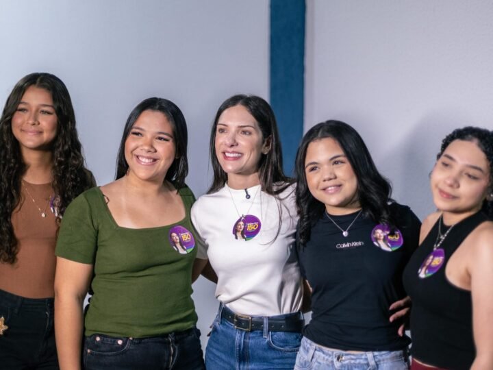 Estudantes anunciam primeiro voto em Janaina durante encontro em Cuiabá