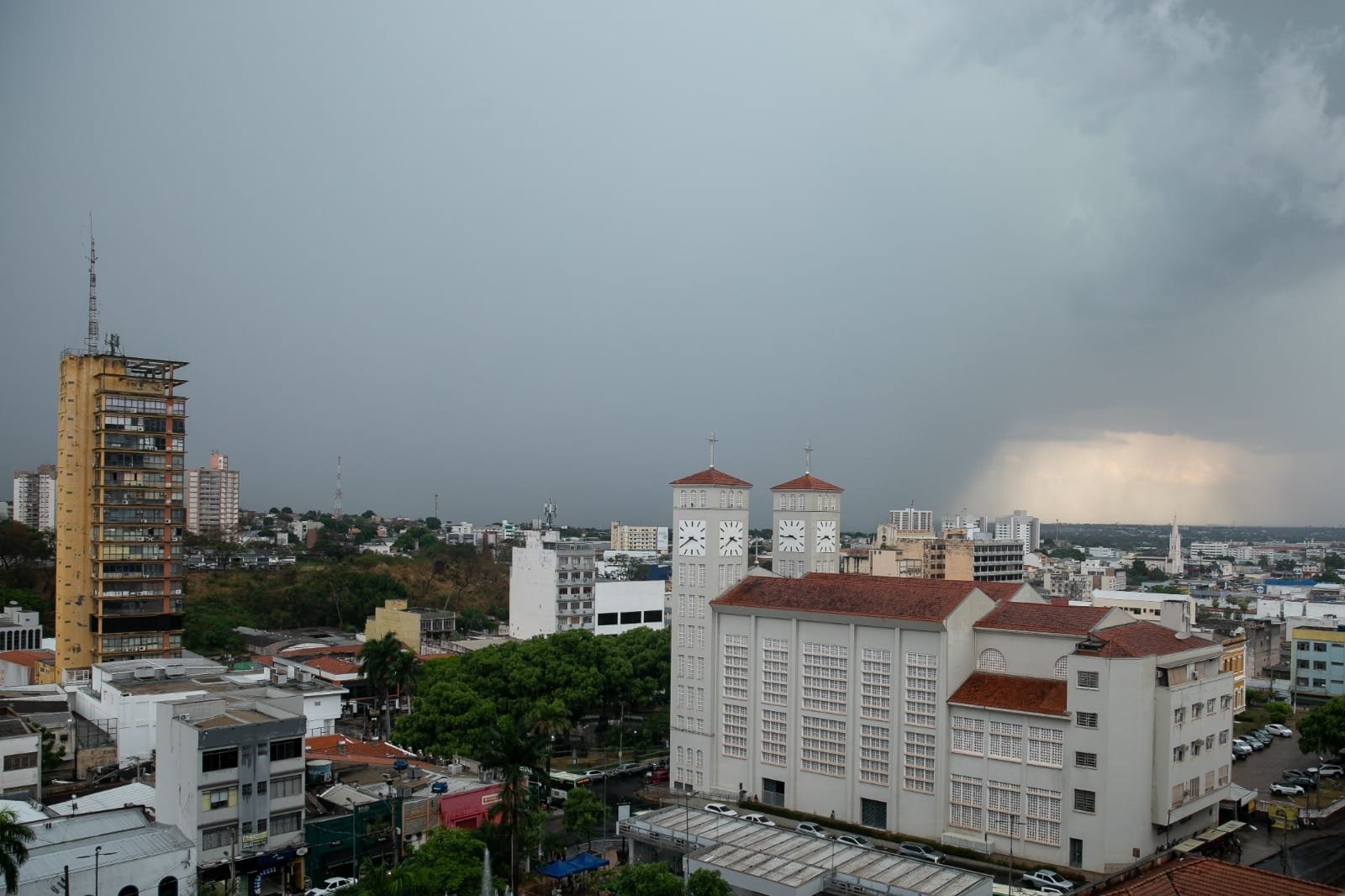 Defesa Civil alerta para queda de temperatura e retorno do calor ao longo da semana na capital